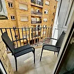 Apartamento Newly Renovated Apartment, 6 Mins To The