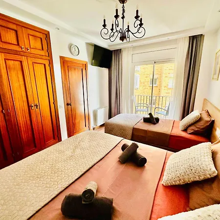 Newly Renovated Apartment, 6 Mins To The Lloret de Mar