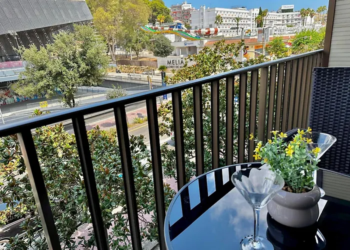 Newly Renovated Apartment, 6 Mins To The 公寓 *