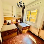 Newly Renovated Apartment, 6 Mins To The *
