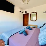 Newly Renovated Apartment, 6 Mins To The Apartment *