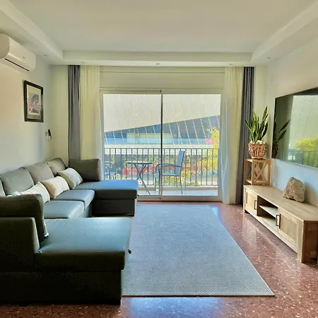 Newly Renovated Apartment, 6 Mins To The *