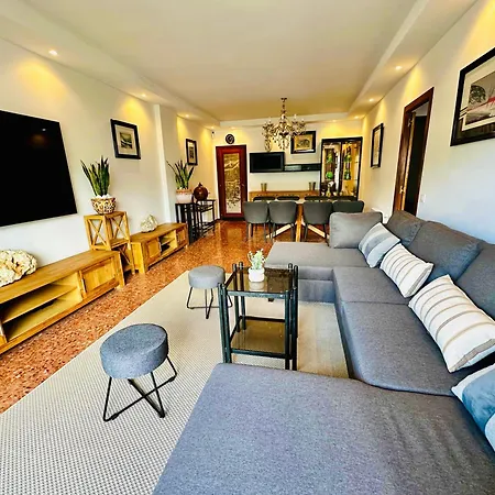 Apartamento Newly Renovated Apartment, 6 Mins To The Lloret de Mar