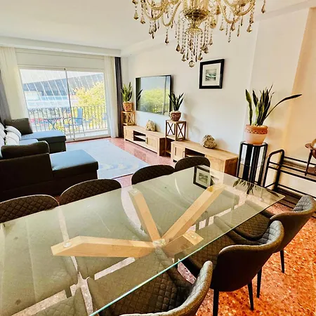 Newly Renovated Apartment, 6 Mins To The *