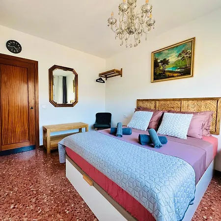 Apartamento Newly Renovated Apartment, 6 Mins To The *