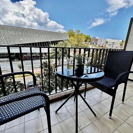 Newly Renovated Apartment, 6 Mins To The Apartamento