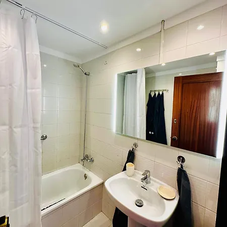 Newly Renovated Apartment, 6 Mins To The Apartamento *