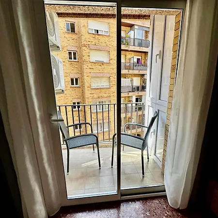 Newly Renovated Apartment, 6 Mins To The