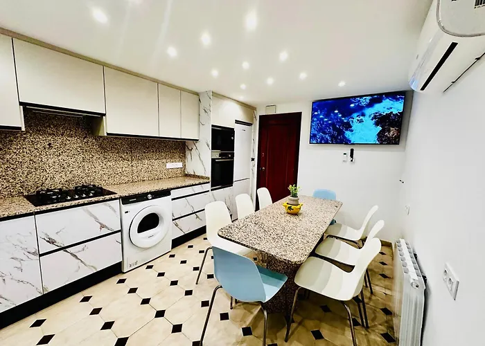 Newly Renovated Apartment, 6 Mins To The *