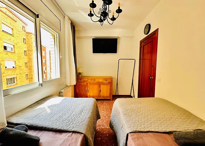 Newly Renovated Apartment, 6 Mins To The يوريت دي مار