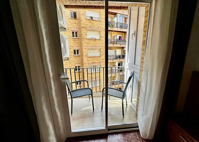 Newly Renovated Apartment, 6 Mins To The