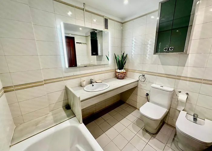 Newly Renovated Apartment, 6 Mins To The يوريت دي مار