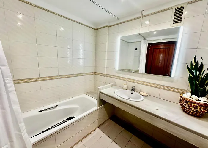شقة Newly Renovated Apartment, 6 Mins To The يوريت دي مار