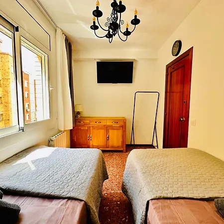 Newly Renovated Apartment, 6 Mins To The Lloret de Mar