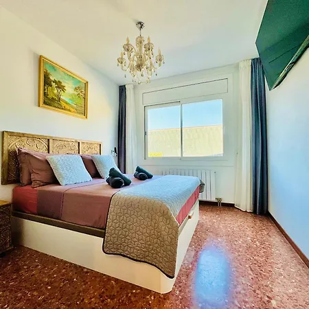 Newly Renovated Apartment, 6 Mins To The Apartment