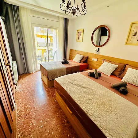 Apartment Newly Renovated Apartment, 6 Mins To The