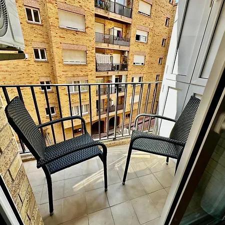 Apartment Newly Renovated Apartment, 6 Mins To The