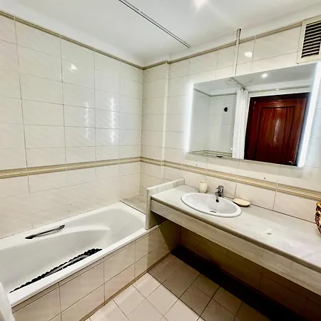 Apartment Newly Renovated Apartment, 6 Mins To The Lloret de Mar