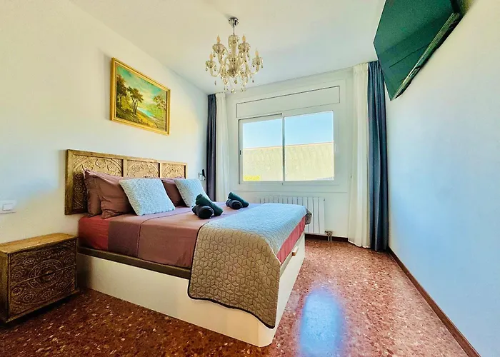 Newly Renovated Apartment, 6 Mins To The Lägenhet