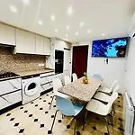 Newly Renovated Apartment, 6 Mins To The *