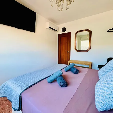 Newly Renovated Apartment, 6 Mins To The Lägenhet *