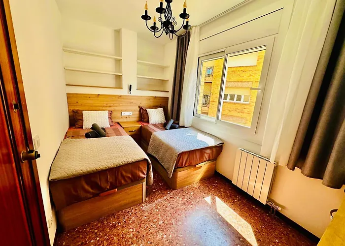 Newly Renovated Apartment, 6 Mins To The *